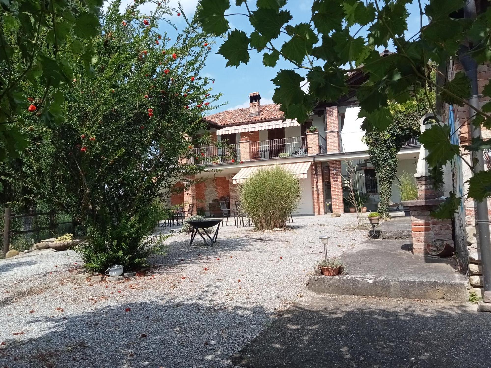 Agriturismo Bric Di Gai Монфорте-д'Альба Номер фото