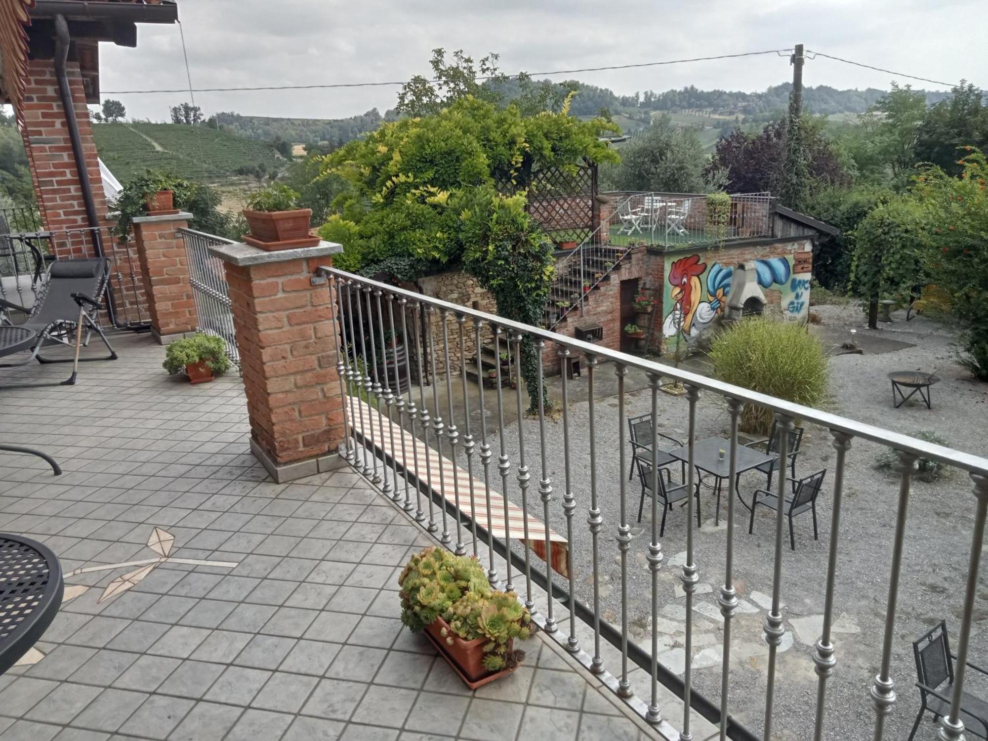 Agriturismo Bric Di Gai Монфорте-д'Альба Номер фото